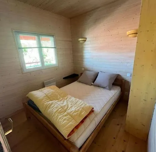 Pecheur Au Bord Du Lac, Acces Lac, 2ch