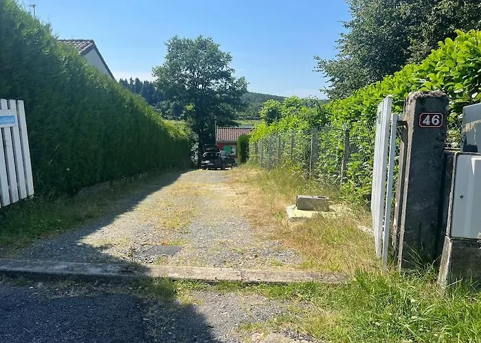 Pecheur Au Bord Du Lac, Acces Lac, 2ch * 拉卡佩勒－维耶斯康